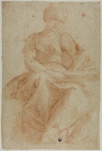 Femme assise avec un livre