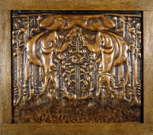 Panneau décoratif en plomb moulé en haut relief, représentant deux jeunes filles stylisées se faisant face - Donald McKay Stoddart