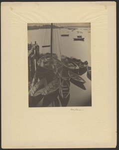 [Port, voiliers et yoles au premier plan] - Doris Ulmann