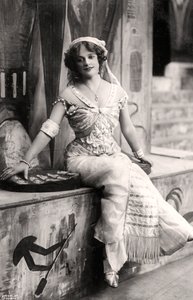 Madge Vincent, chanteuse et actrice, années 1900 - Dover Street Studios