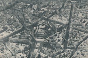Caractéristique architecturale centrale de Paris améliorée par la prévoyance dans la conception des rues, vers 1935 - ENA