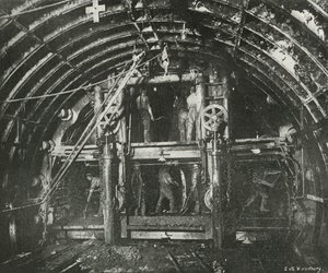 Creusement du tunnel pour le Waterloo and City Railway