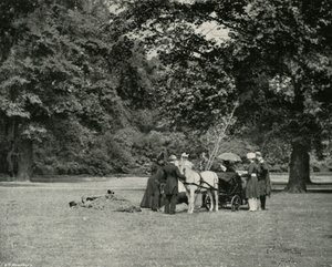 Sa Majesté plantant un arbre dans les jardins du palais de Buckingham en mémoire du jubilé, juin