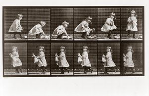 Enfant jouant avec une poupée, Planche 481 de Animal Locomotion, 1887 - Eadweard Muybridge