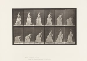 Planche 211. Se pencher et ramasser un mouchoir ; parasol dans la main gauche - Eadweard Muybridge