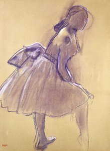 Danseuse debout, de profil