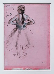 Danseuse, vue de dos, mains sur les hanches
