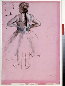 Danseuse de dos, mains sur les hanches