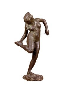 Danseuse regardant la plante de son pied droit, vers 1890