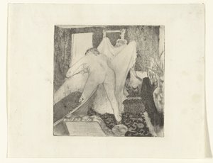 Femme sortant du bain et recevant une serviette d
