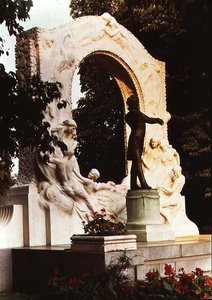 Monument au compositeur autrichien Johann Strauss le Jeune