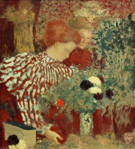 Femme en robe rayée