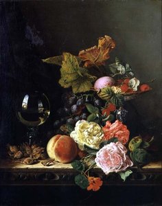 Un verre de vin, des raisins, des noix et des roses sur un rebord