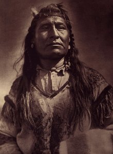 New Chest, Indian Piegan. Photo tirée du volume 6 de l