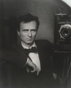 Autoportrait avec caméra de studio