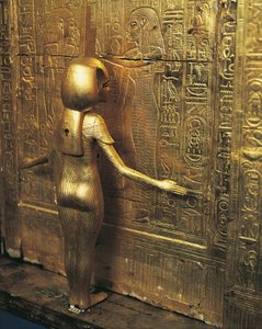 Trésor de Toutankhamon. Sanctuaire doré des jarres canopes ou coffre canope. Détail avec la déesse Selket, Nouvel Empire, XVIIIe dynastie, civilisation égyptienne