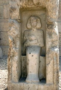 Art égyptien ancien : Bas-relief du dieu Osiris dans la cour du temple de Sethi I