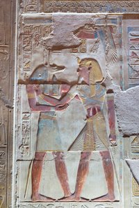 Relief coloré, temple de Séthi Ier, Abydos, Égypte