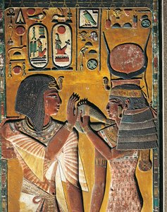 La déesse Hathor offre son collier au Pharaon (bas-relief)