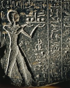 Statue en granit représentant le prince Merneptah en adoration, dédiée au dieu Ptah