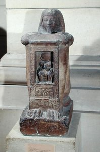 Statue naophore du scribe, Kha, avec le dieu Thot dans le naos, Nouvel Empire, c.1279-1212 av. J.-C. - Egyptian 19th Dynasty