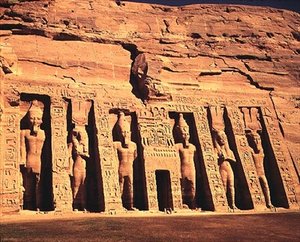Le Temple de la reine Néfertari, également dédié à Hathor d