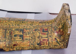 Détail de la couverture extérieure inférieure de la momie de Nesyamun, probablement trouvée à Deir El-Bahri, Nouvel Empire, vers 1100 av. J.-C.