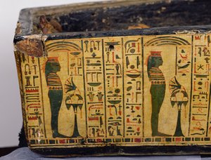 Détail de la base extérieure du cercueil de la momie de Nesyamun, peut-être trouvé à Deir El-Bahri, Nouvel Empire, vers 1100 av. J.-C.