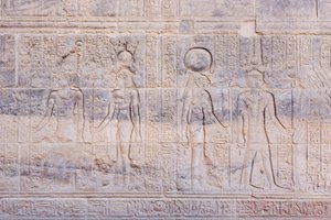 Reliefs au temple de Philae, Assouan, Égypte