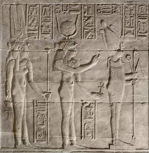 Reliefs dans le sanctuaire intérieur, temple de Philae, Assouan, Égypte
