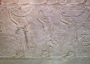 Femmes personnifiant les domaines de la mort et apportant des offrandes, du Mastaba d