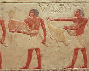 Relief représentant des serviteurs portant une cuisse de bœuf et un canard, de la tombe de la princesse Idut, Ancien Empire, c.2330 av. J.-C.