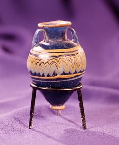 Amphore, 3e-4e siècle av. J.-C. (verre)