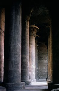 Salle hypostyle du temple de Khnoum
