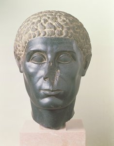 La tête noire de Brooklyn, possiblement de Mitrahineh, Période Ptolémaïque Tardive (vers 50 av. J.-C.) (diorite)