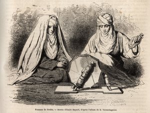 Femmes de Boukhara (Ouzbékistan), travaillant à filer, gravure d
