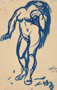 Femme debout avec les cheveux lâchés