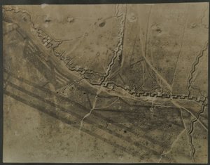 Photographie aérienne avec tranchées de la Première Guerre mondiale, 1918