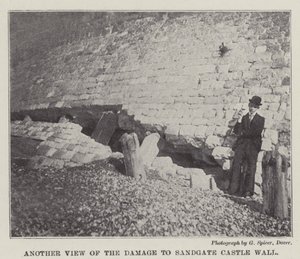 Autre vue des dommages au mur du château de Sandgate