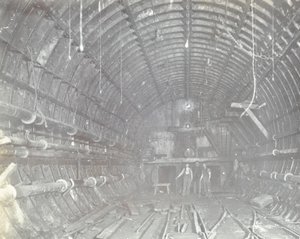 Blackwall Tunnel : deux hommes dans le sas, 1894