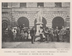 Le colonel Sir John Shelley, baronnet, remettant des médailles à l
