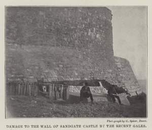 Dommages au mur du château de Sandgate par les récentes tempêtes