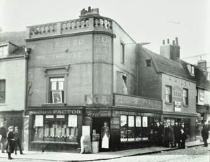 Deptford Broadway : scène de rue avec devantures de magasins, Londres, 1897