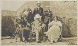 Edward Hudson et amis, Lindisfarne, vers 1918