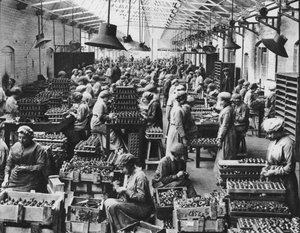 Femmes travailleuses de guerre, Première Guerre mondiale (photo n/b)