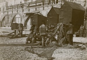 Pêcheurs photographiés avec leurs filets sur la plage de Brighton - English Photographer