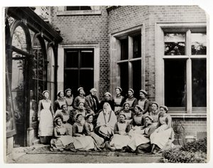 Florence Nightingale avec Sir Harry Verney et Miss Crossland, au centre d