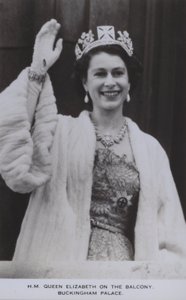 La reine Elizabeth sur le balcon, Buckingham Palace - English Photographer