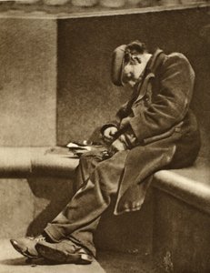 Homme sans-abri sur le pont de Blackfriars, de Wonderful London, publié 1926-27