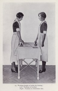 Illustration pour la posture dans les travaux ménagers (photo n/b) - English Photographer